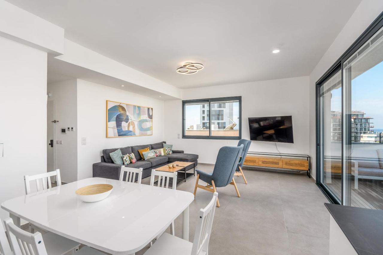Superb Penthouse North *